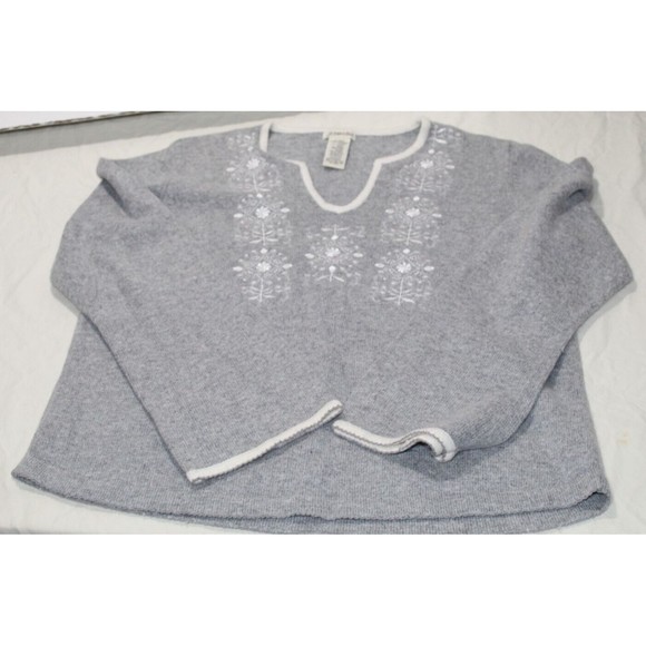 Vtg St. John's Bay Women's XL Sweater Grey Embroiled Floral Sweat heart Neck - Picture 3 of 8